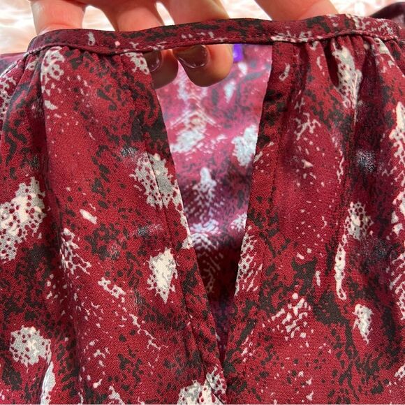 West Kei Burgundy Blouse 🌺 NWT 🌺 hi low design 🌺 sizeXS - Picture 7 of 10